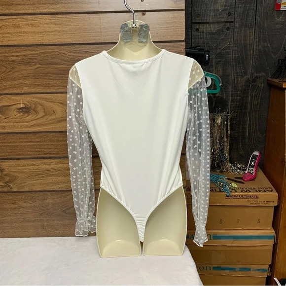 Alredine white body suit size medium polka dotted sheer sleeves 2 snap closure - Picture 4 of 8